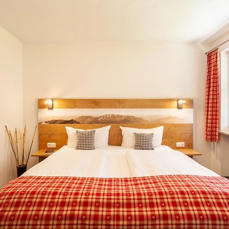 Lustiger Hirsch Hotell Akams Exteriör bild