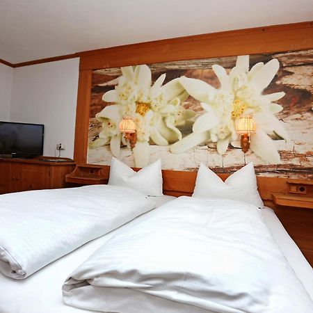 Lustiger Hirsch Hotell Akams Exteriör bild