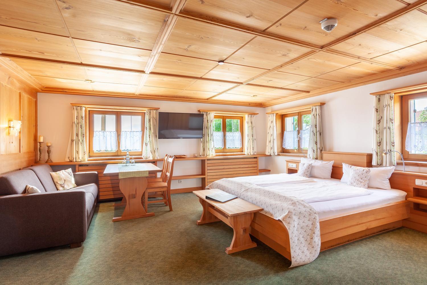 Lustiger Hirsch Hotell Akams Exteriör bild