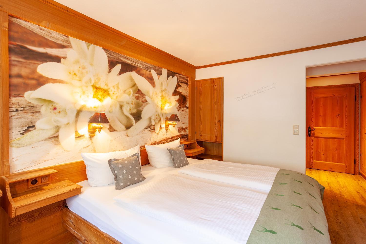 Lustiger Hirsch Hotell Akams Exteriör bild