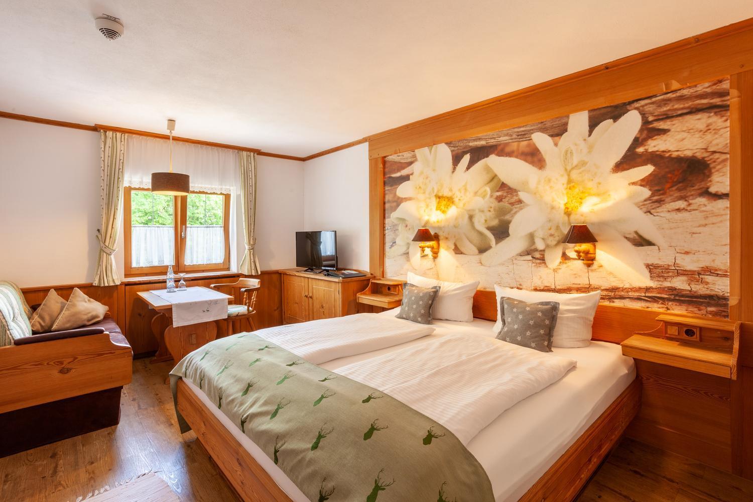Lustiger Hirsch Hotell Akams Exteriör bild