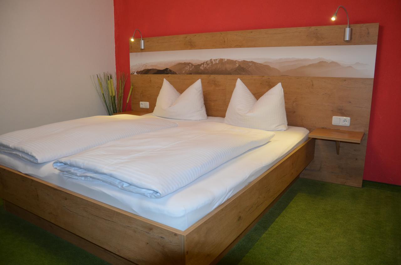 Lustiger Hirsch Hotell Akams Exteriör bild