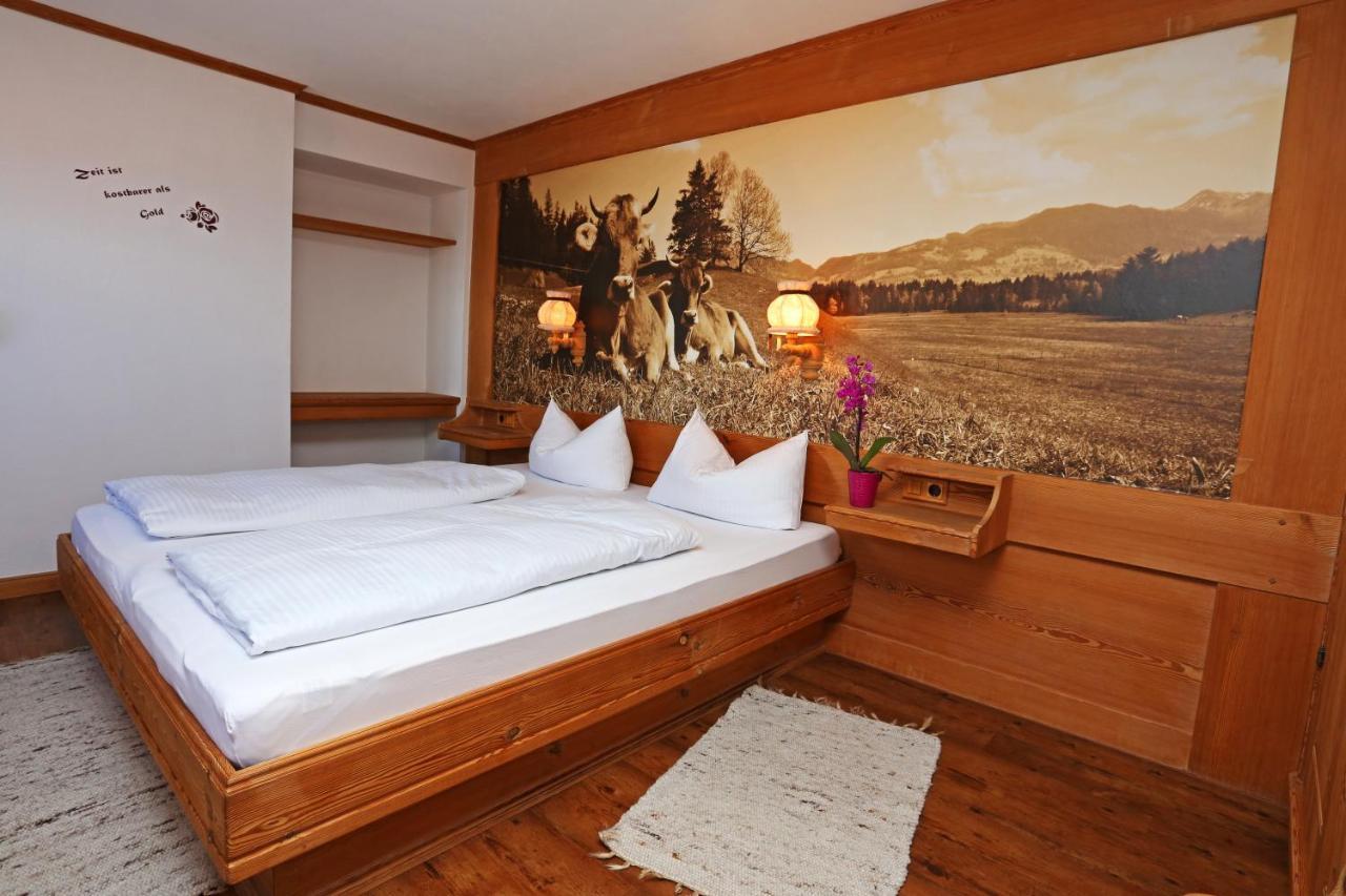 Lustiger Hirsch Hotell Akams Exteriör bild