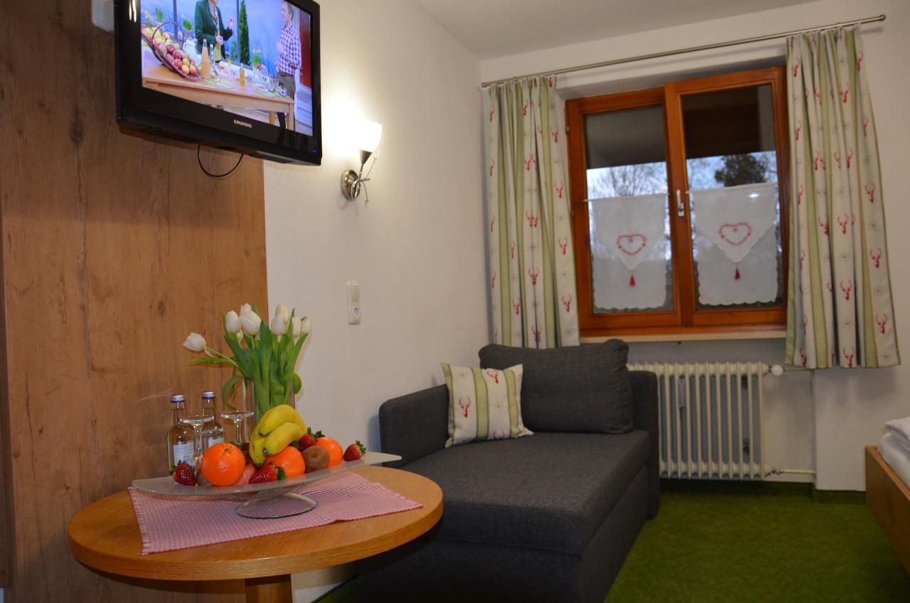 Lustiger Hirsch Hotell Akams Exteriör bild