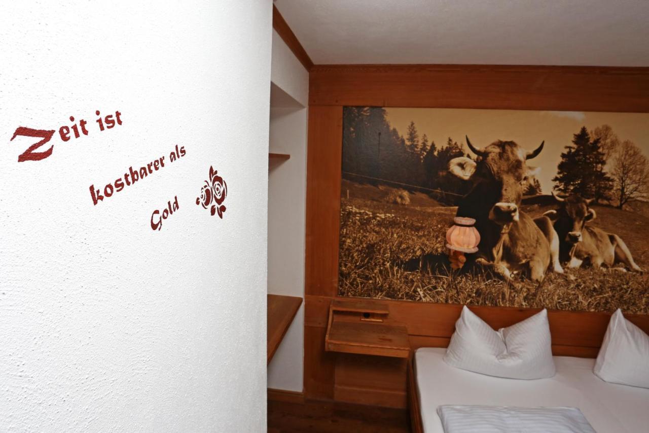 Lustiger Hirsch Hotell Akams Exteriör bild
