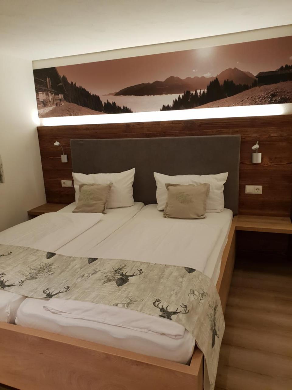 Lustiger Hirsch Hotell Akams Exteriör bild