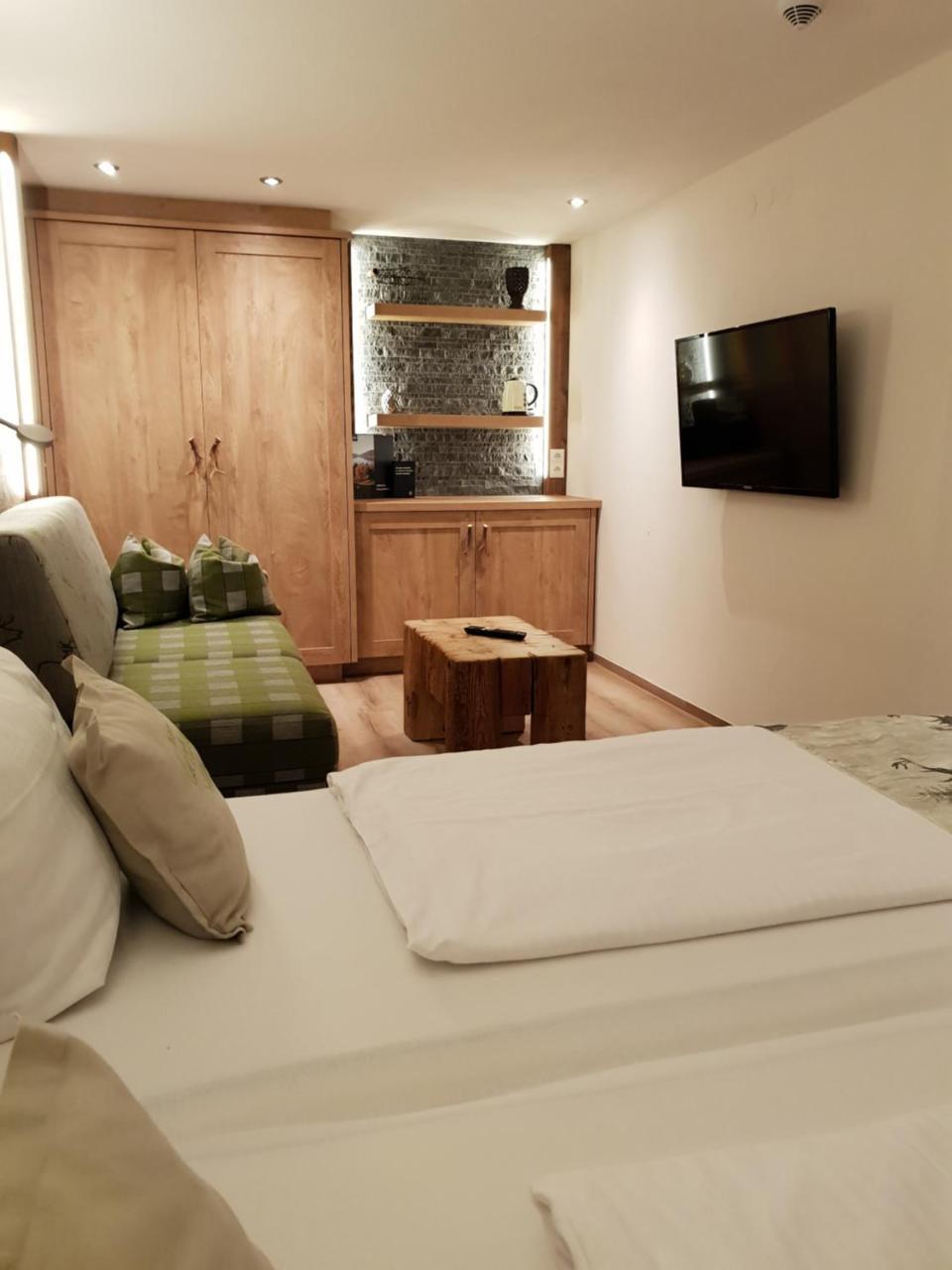 Lustiger Hirsch Hotell Akams Exteriör bild
